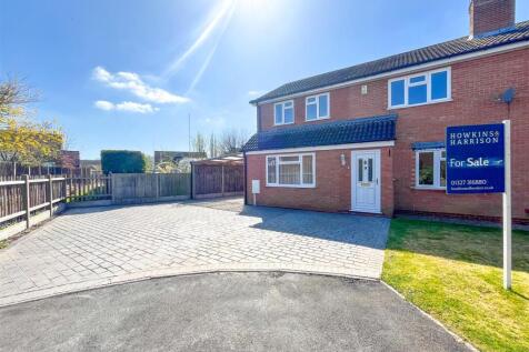 3 bedroom semi-detached house for sale