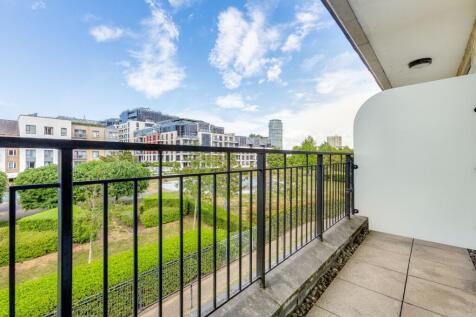 Greensward House, Imperial Crescent... 3 bed flat for sale