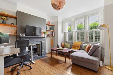 Lynn Road, Balham, London 2 bed flat for sale