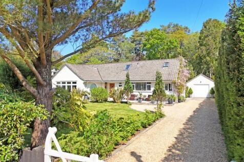 Dial Close, Bransgore, Christchurch... 5 bed chalet for sale