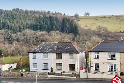 Blackmill Road, Lewistown, Bridgend... 3 bed semi