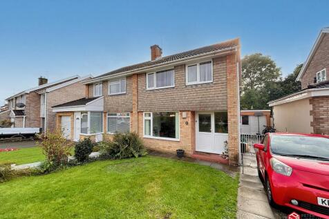 Chelsea Avenue, Bridgend, Bridgend... 3 bed semi