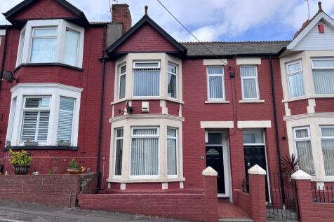 3 bedroom terraced house for sale