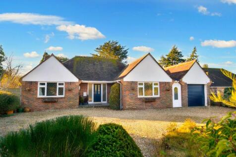 Exclusive and rarely available location 3 bed detached house for sale