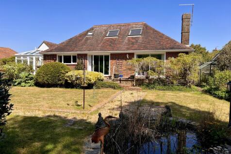 Exclusive and rarely available location 3 bed detached house for sale