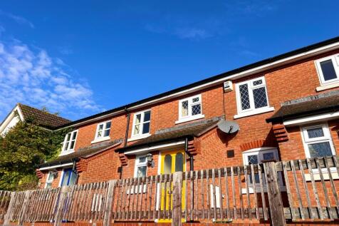 Swan View, Pulborough, West Sussex, RH20 2 bed terraced house for sale