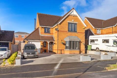 Turnberry Gardens, Tingley 4 bed detached house for sale