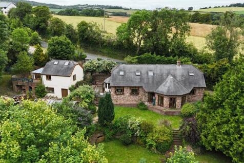 6 bedroom detached house for sale