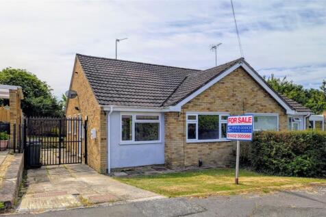 2 bedroom semi-detached bungalow for sale