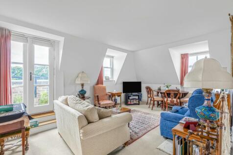 Ham Common, Richmond, Surrey, TW10 2 bed penthouse for sale