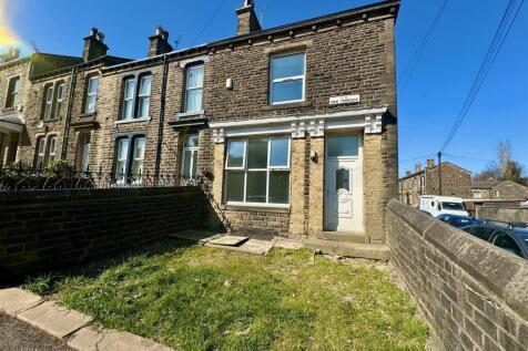 Oak Terrace, Holywell Green, Halifax 3 bed end of terrace house for sale