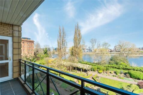 Holst Mansions, 96 Wyatt Drive... 3 bed apartment for sale