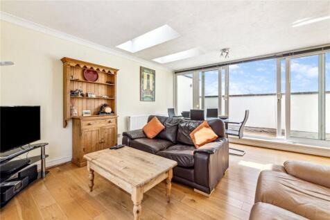 Hillgate Place, Balham Hill, London... 2 bed apartment for sale