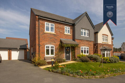 4 bedroom detached house for sale