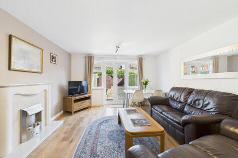 3 bedroom town house for sale