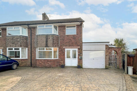 3 bedroom semi-detached house for sale