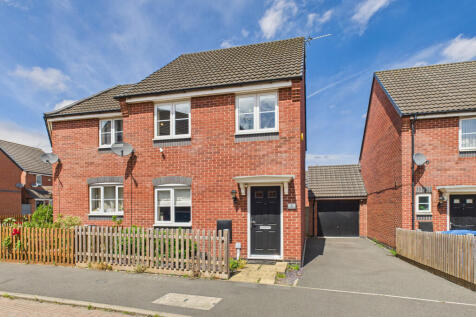 3 bedroom semi-detached house for sale