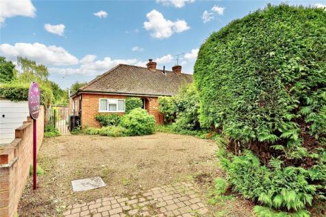 Potters Lane, Send, Woking, Surrey, GU23 2 bed bungalow for sale