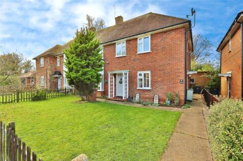 Georgelands, Ripley, Woking, Surrey... 2 bed maisonette for sale
