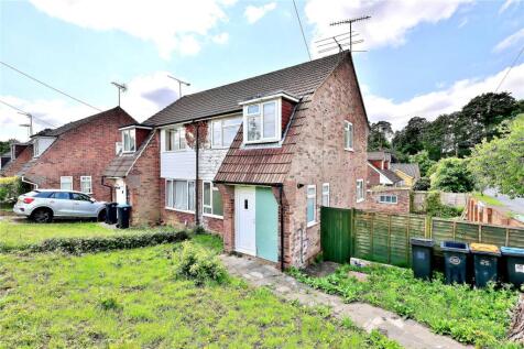 Southwood Avenue, Knaphill, Woking... 3 bed semi