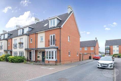 4 bedroom end of terrace house for sale