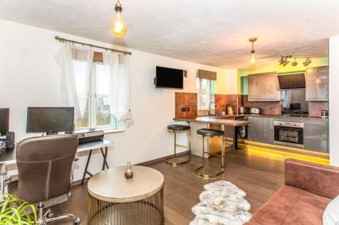 2 bedroom flat for sale