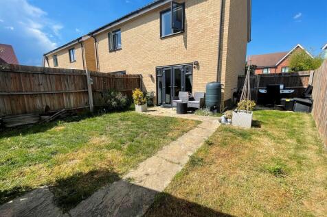 2 bedroom semi-detached house for sale