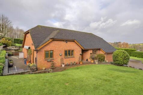 4 bedroom detached bungalow for sale