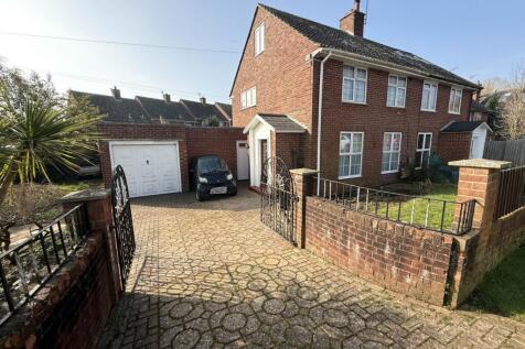 3 bedroom semi-detached house for sale