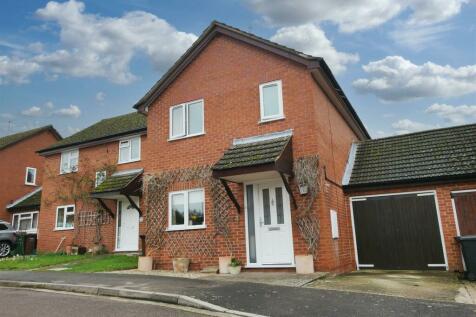 3 bedroom link detached house for sale