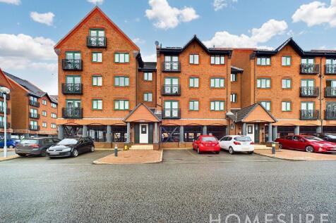 3 bedroom flat for sale