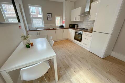 5 bedroom terraced house for sale