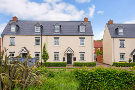 4 bedroom semi-detached house for sale