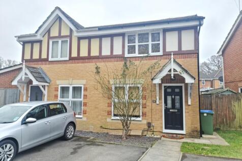 Andersen Close, Whiteley, Fareham... 3 bed semi