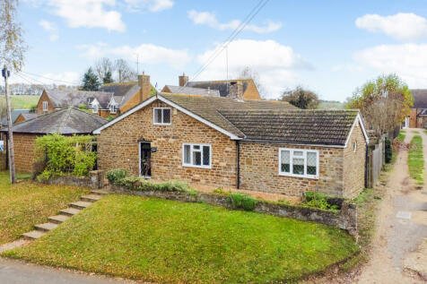 4 bedroom detached bungalow for sale