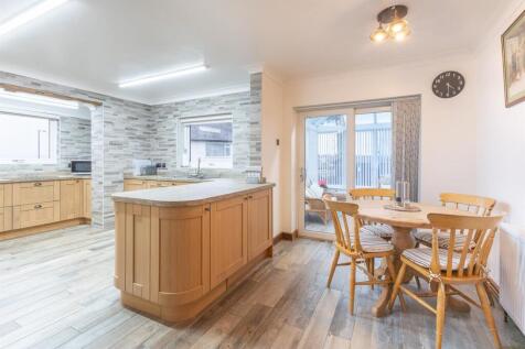 Breeze Hill, Benllech 2 bed detached bungalow for sale