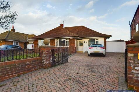 2 bedroom detached bungalow for sale