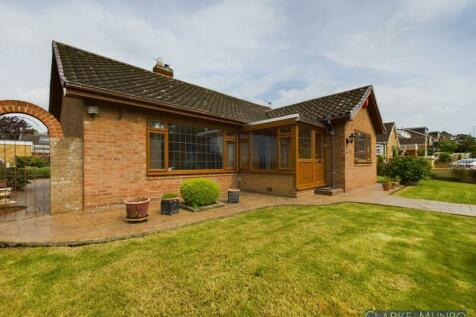 3 bedroom detached bungalow for sale