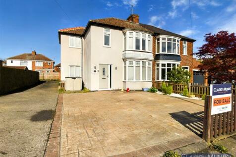 3 bedroom semi-detached house for sale