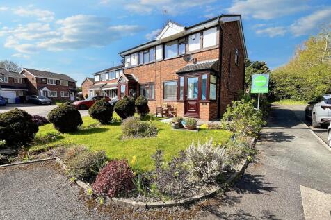 St. Georges Road, Bury, BL9 2 bed semi