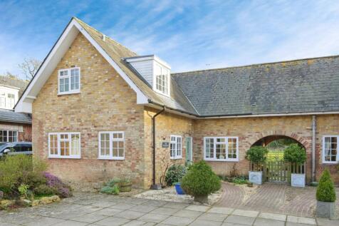 3 bedroom link detached house for sale