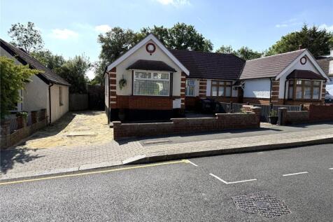 Fitzjohn Avenue, Hertfordshire EN5 3 bed bungalow for sale