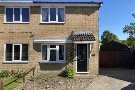 2 bedroom semi-detached house for sale