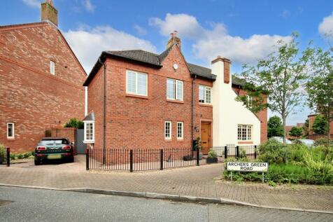 4 bedroom link detached house for sale