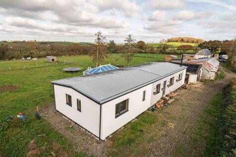 6 bedroom bungalow for sale