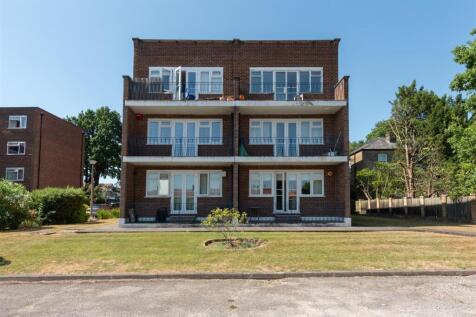 Henley Court Chase Side, London N14 1 bed ground floor flat for sale