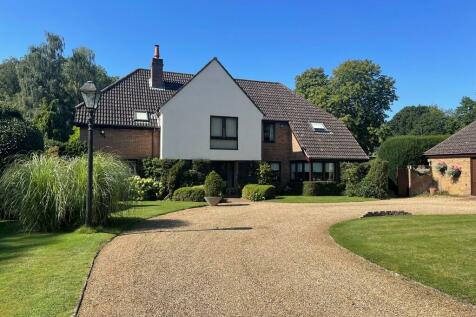 6 bedroom detached house for sale