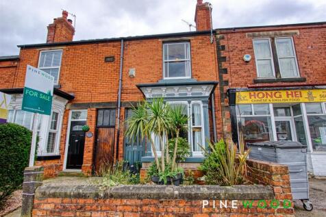 Chatsworth Road, Chesterfield S40 2 bed terraced house for sale