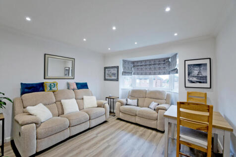 2 bedroom maisonette for sale