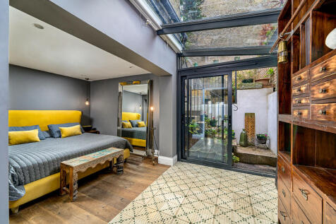 Burnaby Street, Chelsea 1 bed apartment for sale